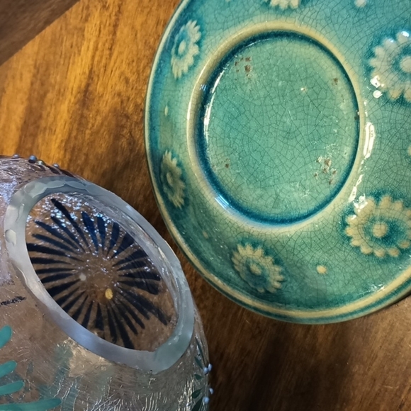 Crackled glass globe with ceramic stand - Picture 8 of 8